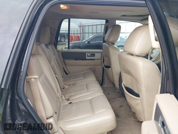 2013 Ford Expedition XLT z VIN 1FMJU1H56DEF62892, wystawiony jako IAAI lot #41388210 z przebiegiem 210 803 mil mil oraz . Historia ofert i sprzedaży dostępna na DreamBid. Obrazek 8.