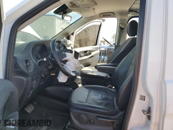 2016 Mercedes-Benz Metris Cargo z VIN WD3PG2EA5G3090076, wystawiony jako Copart lot #47496835 z przebiegiem 109 989 mil mil oraz Szkoda całkowita • Salvage title. Historia ofert i sprzedaży dostępna na DreamBid. Obrazek 7.