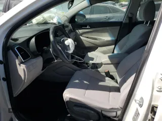 2020 Hyundai Tucson SE z VIN KM8J2CA43LU133054, wystawiony jako Copart lot #53055085 z przebiegiem 57 529 mil mil oraz Szkoda całkowita • Salvage title. Historia ofert i sprzedaży dostępna na DreamBid. Obrazek 7.