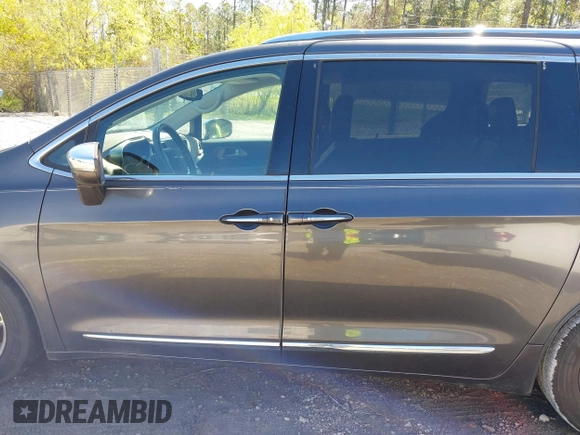 2017 Chrysler Pacifica Limited with VIN 2C4RC1GG1HR512911, listed as a IAAI auction lot 41850887 with 147,403 mi miles and . Bid and sale history available at DreamBid. Image 14.