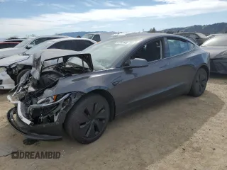 2024 Tesla Model 3 z VIN 5YJ3E1EA8RF770614, wystawiony jako Copart lot #47257545 z przebiegiem 3 999 mil mil oraz Szkoda całkowita • Salvage title. Historia ofert i sprzedaży dostępna na DreamBid. Obrazek 1.