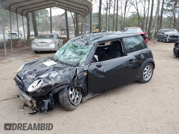 2005 MINI Hardtop z VIN WMWRC33445TJ64482, wystawiony jako IAAI lot #41798048 z przebiegiem 115 656 mil mil oraz . Historia ofert i sprzedaży dostępna na DreamBid. Obrazek 18.