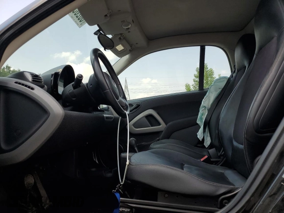 2010 Smart fortwo Pure с VIN WMEEJ3BA4AK399691, выставлен на аукционе Copart как лот 60283245 с пробегом 172 584 миль миль и Чистый • Clean title. История ставок и продаж доступна на DreamBid. Изображение 7.
