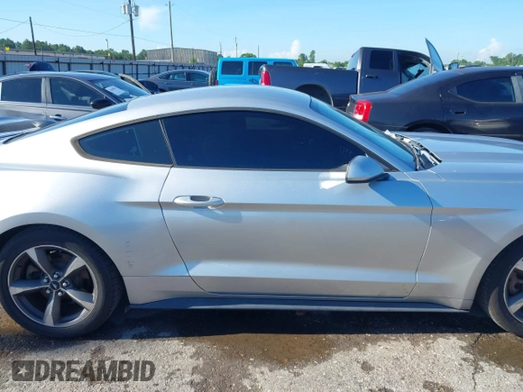 2015 Ford Mustang V6 z VIN 1FA6P8AM8F5369227, wystawiony jako IAAI lot #42607851 z przebiegiem 135 428 mil mil oraz . Historia ofert i sprzedaży dostępna na DreamBid. Obrazek 13.