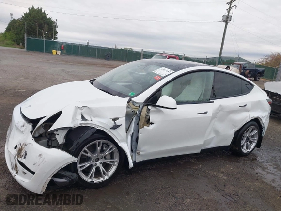 2024 Tesla Model Y Long Range with VIN 7SAYGAEE2RF014315, listed as a IAAI auction lot 42053183 with 36,521 mi miles and . Bid and sale history available at DreamBid. Image 14.