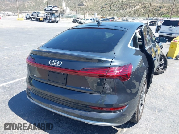 2020 Audi e-tron Sportback Premium Plus z VIN WA12ABGEXLB035392, wystawiony jako IAAI lot #42304663 z przebiegiem 35 382 mil mil oraz . Historia ofert i sprzedaży dostępna na DreamBid. Obrazek 4.