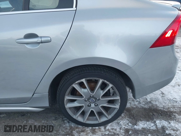 2012 Volvo S60 T6 z VIN YV1902FH3C2040401, wystawiony jako IAAI lot #41230447 z przebiegiem 119 443 mil mil oraz . Historia ofert i sprzedaży dostępna na DreamBid. Obrazek 6.