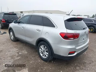 2020 Kia Sorento LX with VIN 5XYPG4A31LG698420, listed as a IAAI auction lot 41586003 with 101,458 mi miles. Bid and sale history available at carsss.com. Image 3.
