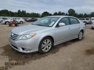 2012 Toyota Avalon z VIN 4T1BK3DB1CU443704, wystawiony jako Copart lot #58272825 z przebiegiem 127 981 mil mil oraz Szkoda całkowita • Salvage title. Historia ofert i sprzedaży dostępna na DreamBid. Obrazek 1.
