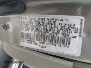 2001 Toyota Camry CE z VIN 4T1BG22K51U032141, wystawiony jako IAAI lot #42332835 z przebiegiem 143 313 mil mil oraz . Historia ofert i sprzedaży dostępna na DreamBid. Obrazek 9.
