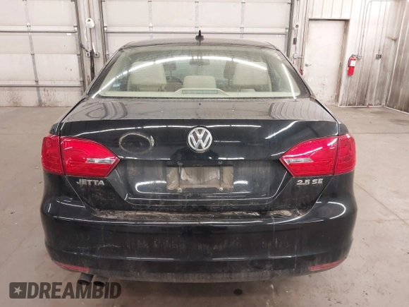 2013 Volkswagen Jetta Sedan SE with VIN 3VWDP7AJ3DM388564, listed as a IAAI auction lot 41781350 with 255,357 mi miles. Bid and sale history available at carsss.com. Image 17.