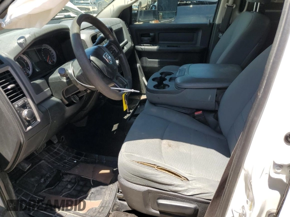 2017 Ram 2500 Tradesman z VIN 3C6UR5HLXHG740401, wystawiony jako Copart lot #53829405 z przebiegiem 171 730 mil mil oraz Szkoda całkowita • Salvage title. Historia ofert i sprzedaży dostępna na DreamBid. Obrazek 7.