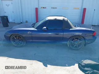 2002 Mazda MX-5 Miata Cloth z VIN JM1NB353920234533, wystawiony jako IAAI lot #41735487 z przebiegiem 112 661 mil mil oraz . Historia ofert i sprzedaży dostępna na DreamBid. Obrazek 14.