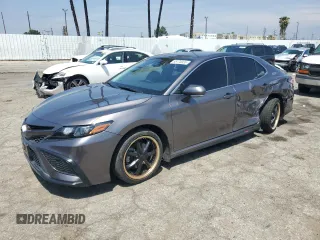 2022 Toyota Camry SE z VIN 4T1G11AK3NU673524, wystawiony jako Copart lot #55170035 z przebiegiem 49 355 mil mil oraz Szkoda całkowita • Salvage title. Historia ofert i sprzedaży dostępna na DreamBid. Obrazek 1.