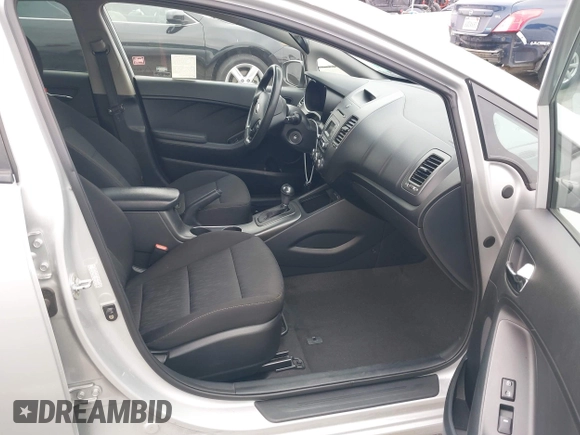 2016 Kia Forte LX z VIN KNAFK4A61G5463466, wystawiony jako IAAI lot #42385579 z przebiegiem 82 806 mil mil oraz . Historia ofert i sprzedaży dostępna na DreamBid. Obrazek 5.