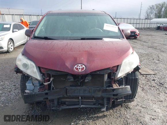 2014 Toyota Sienna XLE with VIN 5TDYK3DCXES471676, listed as a IAAI auction lot 41853038 with 169,790 mi miles. Bid and sale history available at carsss.com. Image 12.