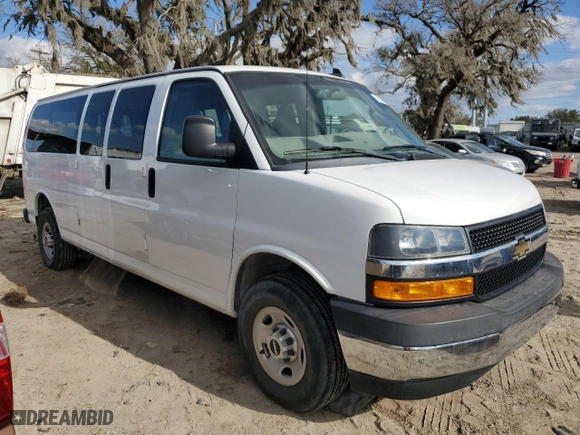 2018 Chevrolet Express Passenger LT with VIN 1GAZGPFG7J1332036, listed as a Copart auction lot 84705964 with 45,900 mi miles and Salvage Title. Bid and sale history available at carsss.com. Image 4.