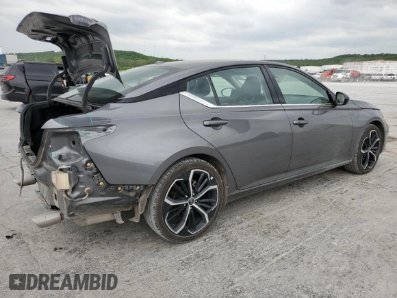 2024 Nissan Altima SR z VIN 1N4BL4CV4RN373434, wystawiony jako Copart lot #53580295 z przebiegiem 21 087 mil mil oraz Szkoda całkowita • Salvage title. Historia ofert i sprzedaży dostępna na DreamBid. Obrazek 3.