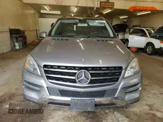 2015 Mercedes-Benz M 350 z VIN 4JGDA5HB1FA461711, wystawiony jako Copart lot #61051895 z przebiegiem 278 877 mil mil oraz Czysty tytuł • Clean title. Historia ofert i sprzedaży dostępna na DreamBid. Obrazek 5.