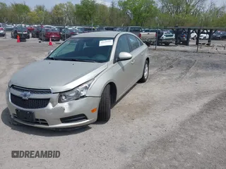 2014 Chevrolet Cruze 1LT z VIN 1G1PC5SB7E7419746, wystawiony jako IAAI lot #42135102 z przebiegiem 134 816 mil mil oraz . Historia ofert i sprzedaży dostępna na DreamBid. Obrazek 17.