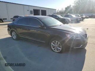 2017 Volkswagen Passat S z VIN 1VWAT7A35HC005604, wystawiony jako Copart lot #49499095 z przebiegiem 124 618 mil mil oraz Szkoda całkowita • Salvage title. Historia ofert i sprzedaży dostępna na DreamBid. Obrazek 4.