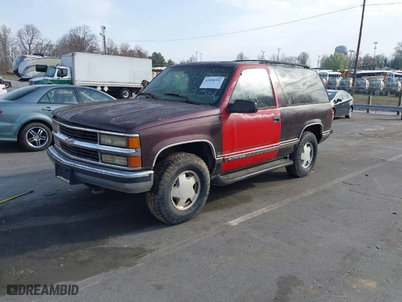 1997 Chevrolet Tahoe with VIN 3GNEK18R2VG102838, listed as a IAAI auction lot 41850332 with 206,365 mi miles. Bid and sale history available at carsss.com. Image 2.