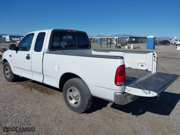 2004 Ford F-150 Heritage XL with VIN 2FTRX17244CA72124, listed as a IAAI auction lot 39967425 with 1 mi miles. Bid and sale history available at carsss.com. Image 3.