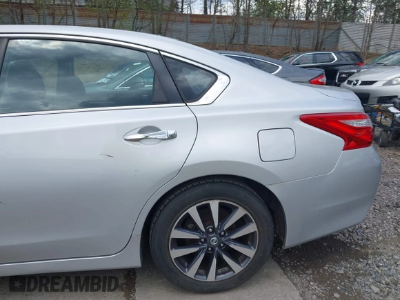 2017 Nissan Altima S z VIN 1N4AL3AP4HC288839, wystawiony jako IAAI lot #42162440 z przebiegiem 222 000 mil mil oraz . Historia ofert i sprzedaży dostępna na DreamBid. Obrazek 21.