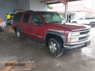 1999 Chevrolet Suburban z VIN 3GNFK16R8XG144067, wystawiony jako IAAI lot #42433835 z przebiegiem 362 941 mil mil oraz . Historia ofert i sprzedaży dostępna na DreamBid. Obrazek 1.
