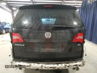 2014 Volkswagen Routan SE with VIN 2C4RVABG1ER134618, listed as a Copart auction lot 81744564 with 121,136 mi miles and Salvage title. Bid and sale history available at DreamBid. Image 6.