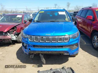 2022 Jeep Compass Latitude with VIN 3C4NJCBB9NT214210, listed as a IAAI auction lot 42039517 with 25,062 mi miles and . Bid and sale history available at carsss.com. Image 13.