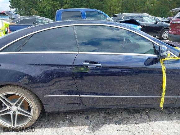 2011 Mercedes-Benz E-Class E 350 with VIN WDDKJ5GB6BF077956, listed as a IAAI auction lot 40459053 with 65,199 mi miles. Bid and sale history available at carsss.com. Image 14.