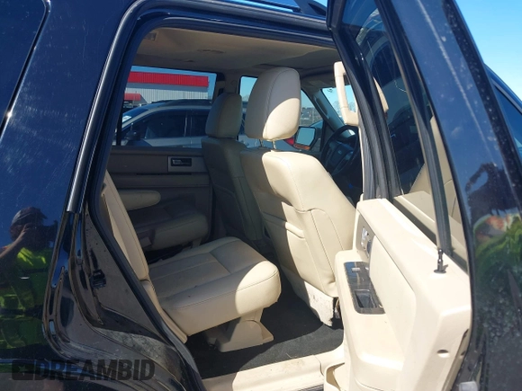 2017 Ford Expedition Limited z VIN 1FMJU1KT7HEA40933, wystawiony jako IAAI lot #41674138 z przebiegiem Nie podano mil oraz . Historia ofert i sprzedaży dostępna na DreamBid. Obrazek 8.