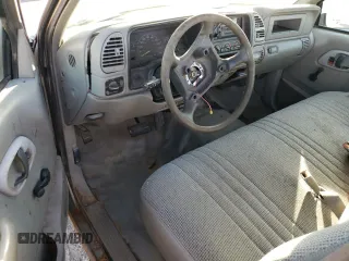 2000 GMC Sierra 1500 with VIN 1GTGC24R5YR198477, listed as a Copart auction lot 76717374 with 109,201 mi miles and Salvage Title. Bid and sale history available at DreamBid. Image 8.