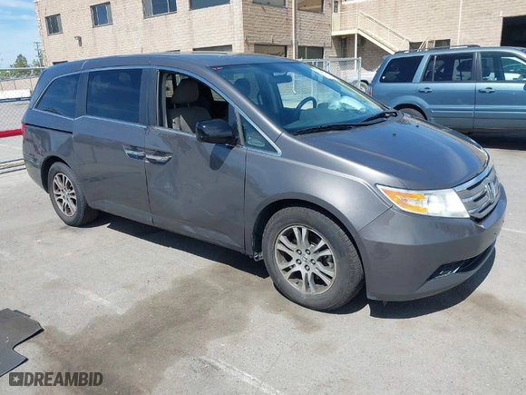 2013 Honda Odyssey EX with VIN 5FNRL5H48DB061283, listed as a IAAI auction lot 41987907 with 119,312 mi miles. Bid and sale history available at carsss.com. Image 1.