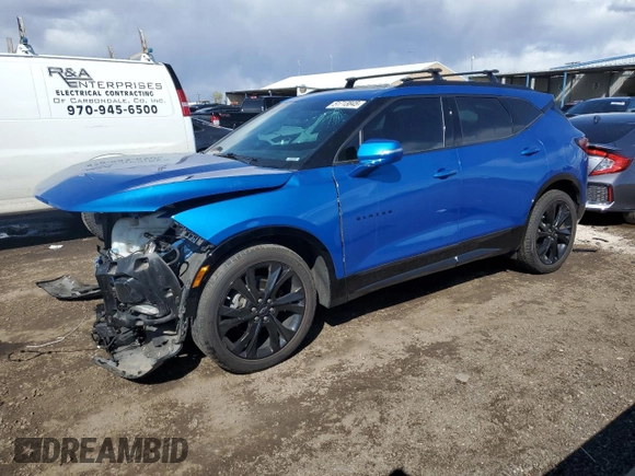 2020 Chevrolet Blazer RS z VIN 3GNKBKRS3LS624009, wystawiony jako Copart lot #51713845 z przebiegiem 45 945 mil mil oraz Szkoda całkowita • Salvage title. Historia ofert i sprzedaży dostępna na DreamBid. Obrazek 1.