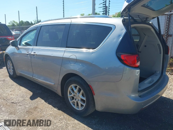 2020 Chrysler Pacifica Touring L with VIN 2C4RC1BG7LR140622, listed as a IAAI auction lot 42090987 with 125,377 mi miles and . Bid and sale history available at DreamBid. Image 3.