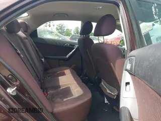 2011 Kia Forte EX z VIN KNAFU4A25B5890794, wystawiony jako IAAI lot #42446798 z przebiegiem 115 439 mil mil oraz . Historia ofert i sprzedaży dostępna na DreamBid. Obrazek 8.