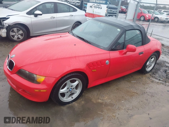 1996 BMW 3 Series Z3 1.9 z VIN 4USCH7323TLB69098, wystawiony jako IAAI lot #41557656 z przebiegiem 67 858 mil mil oraz . Historia ofert i sprzedaży dostępna na DreamBid. Obrazek 2.