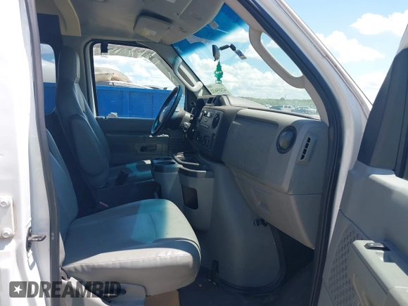 2012 Ford Econoline Cargo Commercial z VIN 1FTNS2EW8CDA92514, wystawiony jako IAAI lot #42455632 z przebiegiem 280 019 mil mil oraz . Historia ofert i sprzedaży dostępna na DreamBid. Obrazek 5.