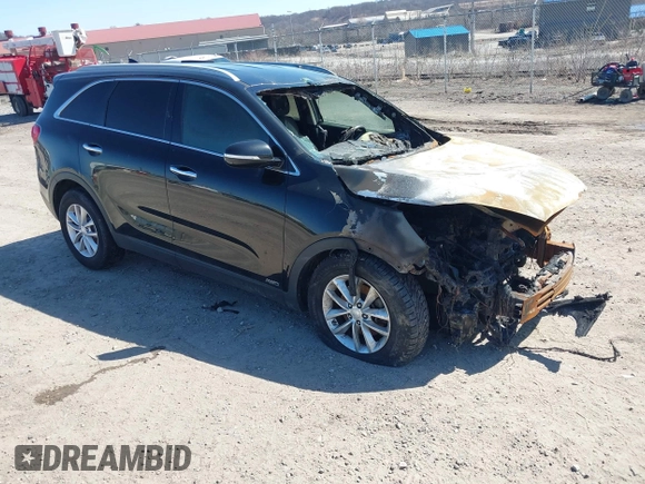 2016 Kia Sorento LX with VIN 5XYPGDA35GG055431, listed as a IAAI auction lot 41821606 with 141,011 mi miles. Bid and sale history available at carsss.com. Image 1.