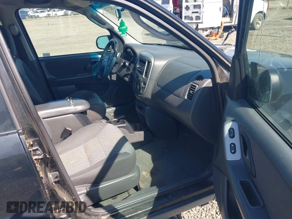2003 Ford Escape XLT Popular 2 with VIN 1FMYU93113KC18744, listed as a IAAI auction lot 42027721 with 234,338 mi miles and . Bid and sale history available at DreamBid. Image 5.