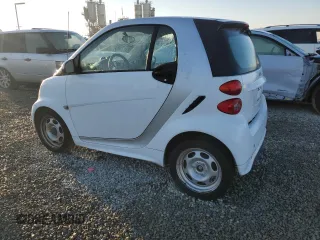 2015 Smart fortwo Passion z VIN WMEEJ9AA5FK839381, wystawiony jako Copart lot #43635495 z przebiegiem Nie podano mil oraz Tytuł czysty. Historia ofert i sprzedaży dostępna na DreamBid. Obrazek 2.