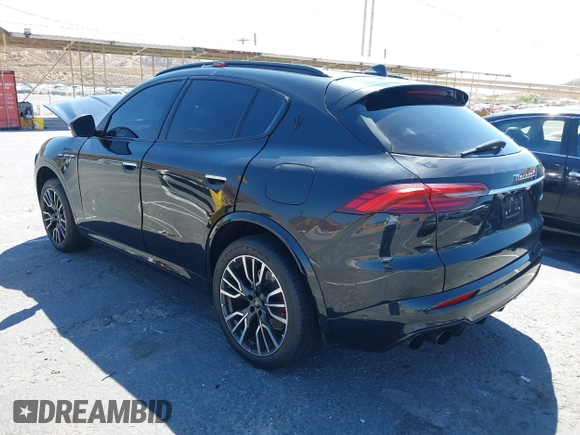 2023 Maserati Grecale Modena z VIN ZN682AVM4P7427440, wystawiony jako IAAI lot #40210925 z przebiegiem Nie podano mil oraz . Historia ofert i sprzedaży dostępna na DreamBid. Obrazek 3.