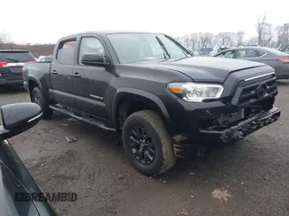 2023 Toyota Tacoma SR5 z VIN 3TYDZ5BN3PT025533, wystawiony jako IAAI lot #41110831 z przebiegiem 27 540 mil mil oraz . Historia ofert i sprzedaży dostępna na DreamBid. Obrazek 1.