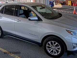 2020 Chevrolet Equinox LT z VIN 2GNAXJEV5L6230548, wystawiony jako IAAI lot #42573168 z przebiegiem 95 519 mil mil oraz . Historia ofert i sprzedaży dostępna na DreamBid. Obrazek 24.