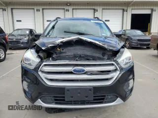 2017 Ford Escape SE z VIN 1FMCU0G93HUF10560, wystawiony jako Copart lot #57973915 z przebiegiem 127 444 mil mil oraz Czysty tytuł • Clean title. Historia ofert i sprzedaży dostępna na DreamBid. Obrazek 5.