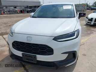 2023 Honda HR-V LX z VIN 3CZRZ1H34PM716838, wystawiony jako IAAI lot #41946033 z przebiegiem 24 958 mil mil oraz . Historia ofert i sprzedaży dostępna na DreamBid. Obrazek 13.