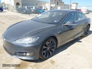 2015 Tesla Model S 85D with VIN 5YJSA1E41FF111920, listed as a IAAI auction lot 41733942 with 86217 miles. Bid and sale history available at carsss.com. Image 19.