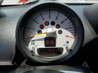 2014 MINI Countryman S z VIN WMWZC3C57EWP29444, wystawiony jako Copart lot #56141455 z przebiegiem 140 443 mil mil oraz Szkoda całkowita • Salvage title. Historia ofert i sprzedaży dostępna na DreamBid. Obrazek 9.